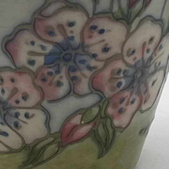 Moorcroft 'Spring Blossom' vase, designer Sally Tuffin - Picture 4 of 9